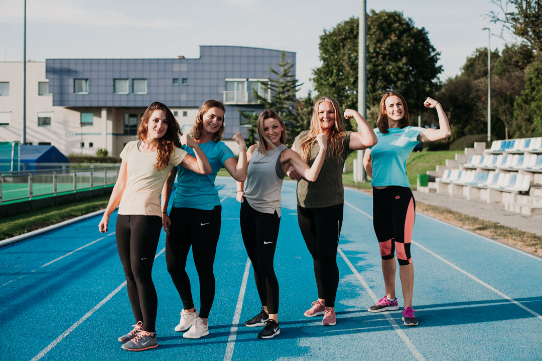 sesja panieńska na boisku AWF