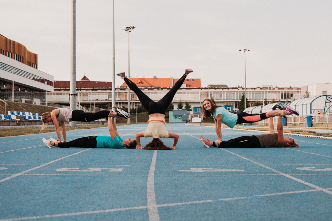 sesja panieńska na boisku AWF