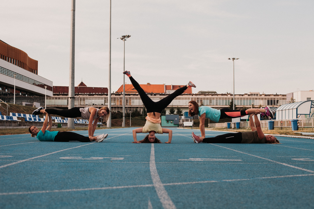 sesja panieńska na boisku AWF