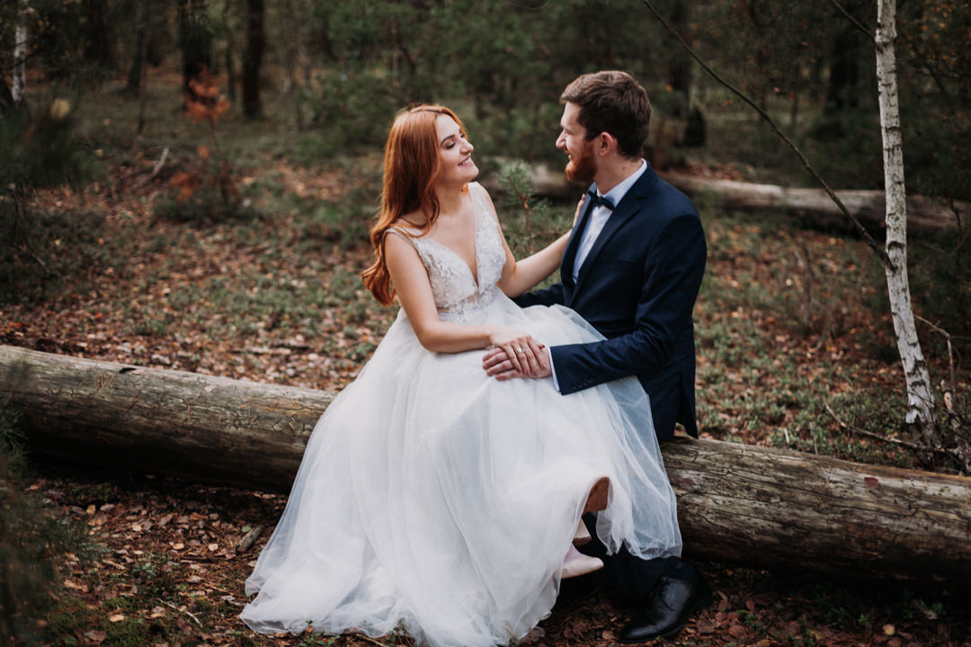 sesja ślubna w lesie, portret pary młodej