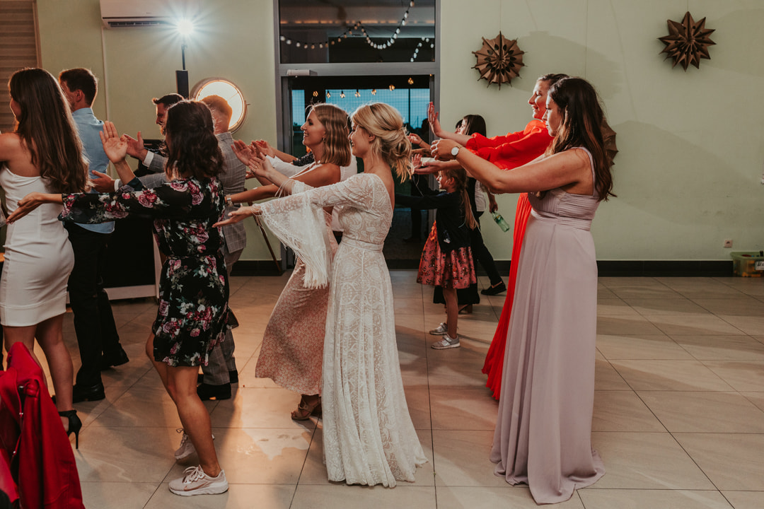 wesele, tańcząca para